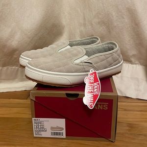 Brand new in box Slip-Er 2 Oatmeal Sherpa suede 7.0 mens / 9.0 womens